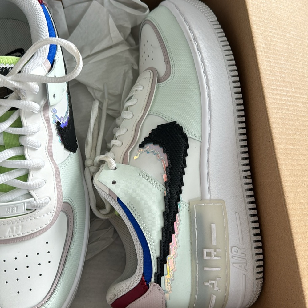 W AF1 Pixel - Picture 3 of 5